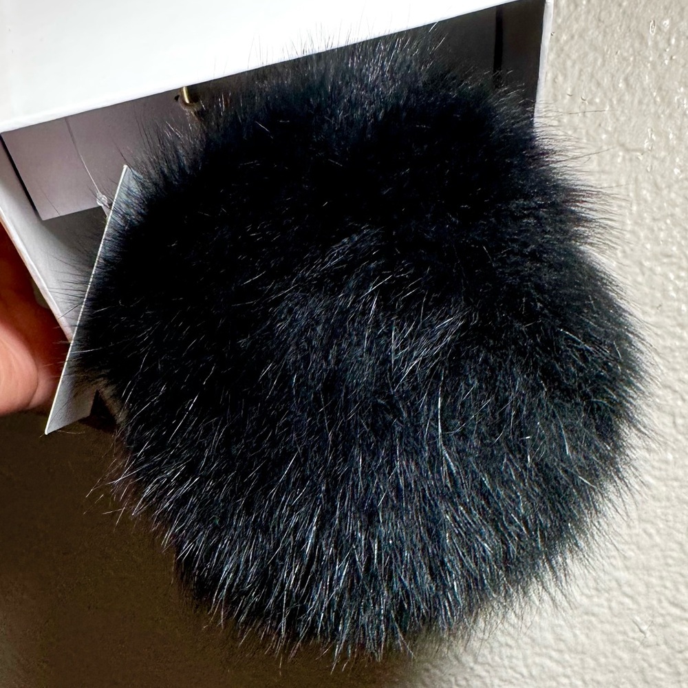 Michael Kors BLACK FOX FUR PEACE POM POM KEY CHARM - Picture 6 of 12